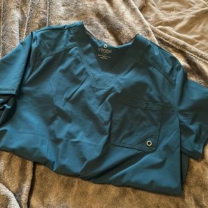 Men’s large scrub top only worn a few times